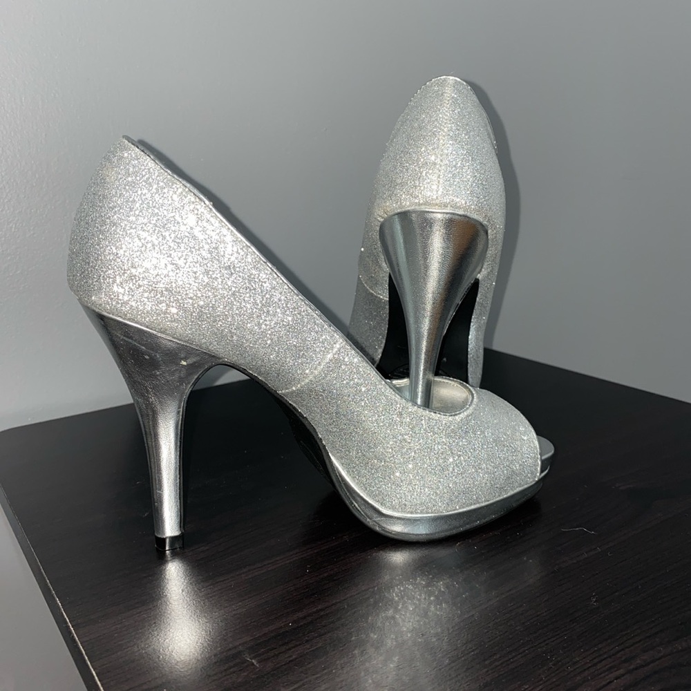 Silver glitter peep toe pumps
